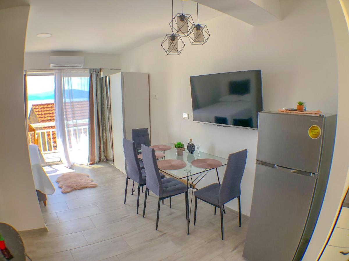 Apartments By The Sea Gradac, Makarska - 13181 Градац Екстериор снимка
